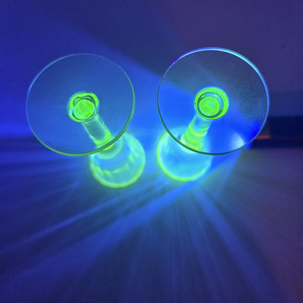 VTG Uranium Glass Liqueur Cordial Goblets Green Glow Set 2 - Picture 4 of 8